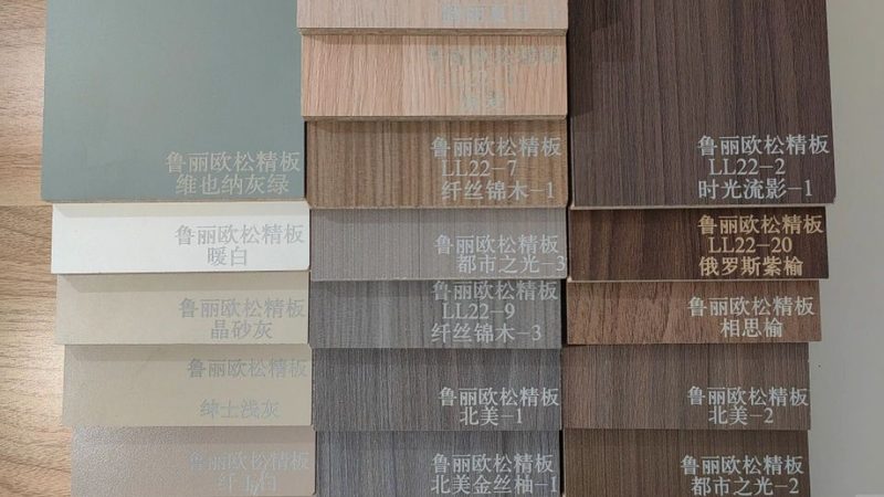 衣帽间玻璃门选购：材质与工艺解析**